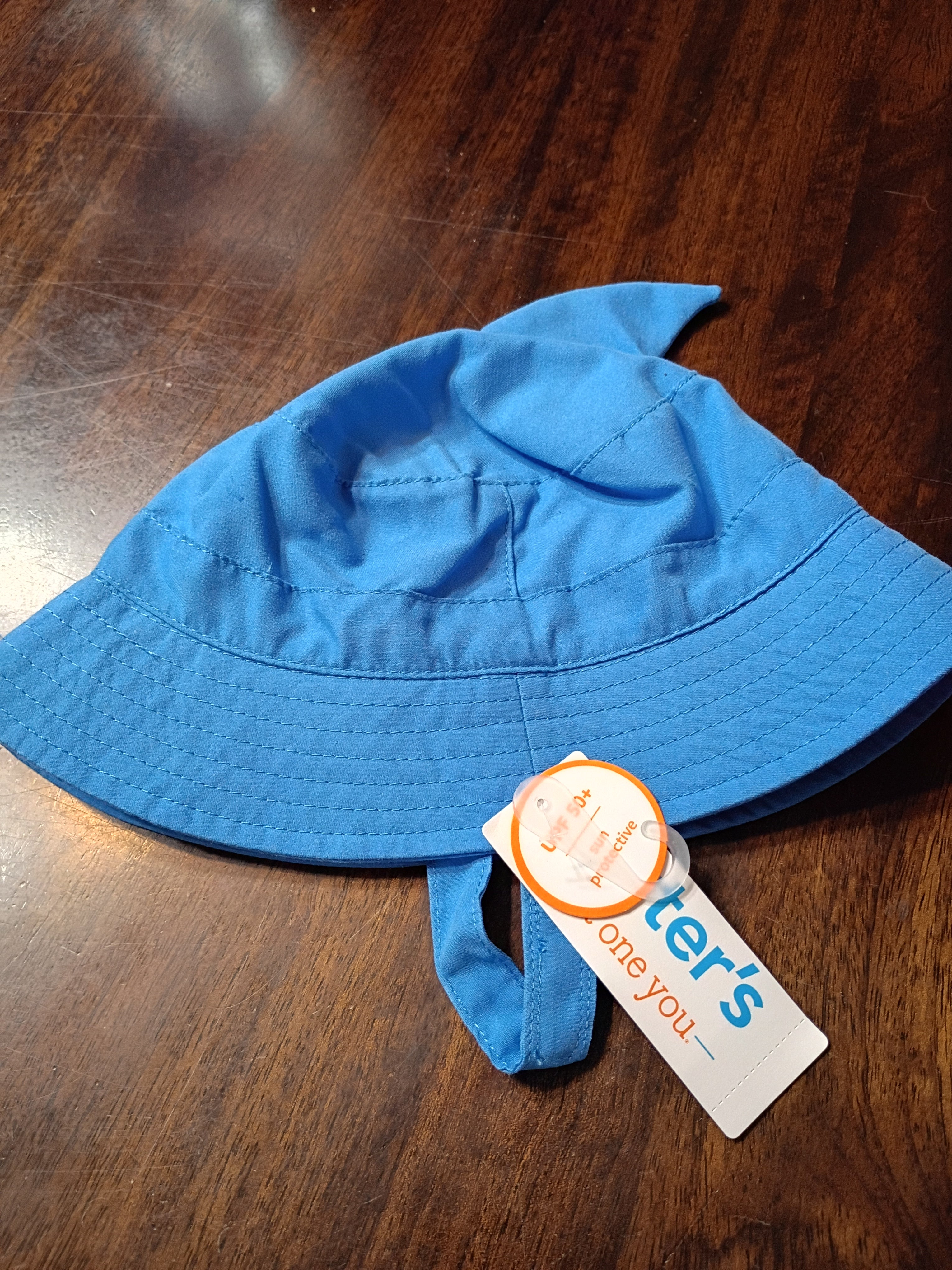 Shark fin sun hat