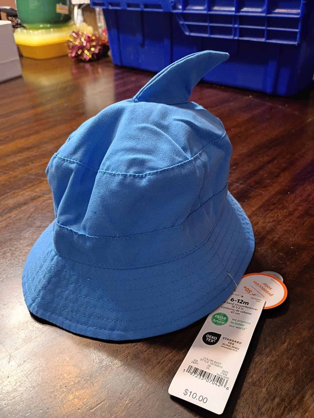 Shark fin sun hat